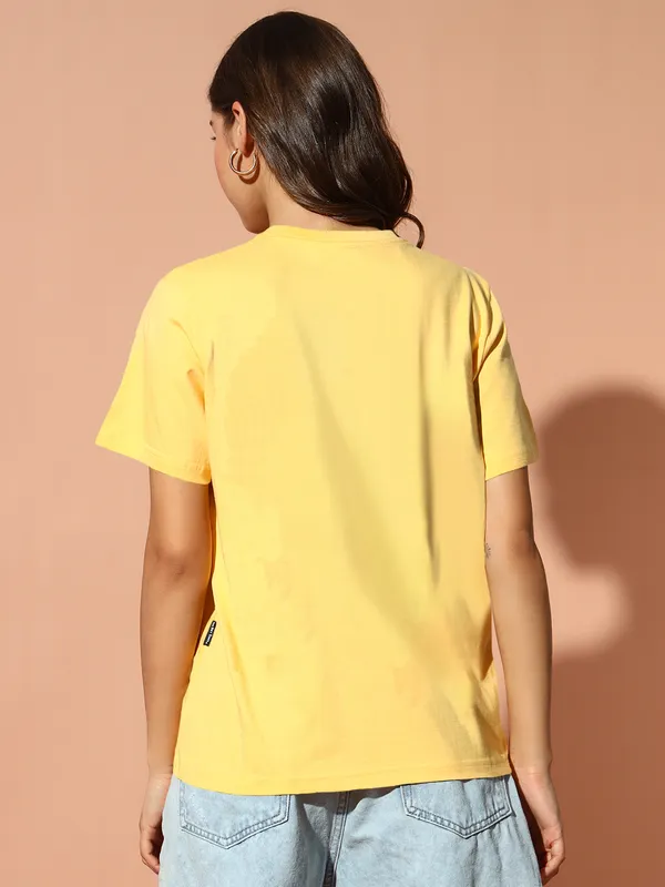 Women's_Yellow_Oversized_Fit_Cartoon_Graphic_T-Shirt_with_Cute_Girl_Print