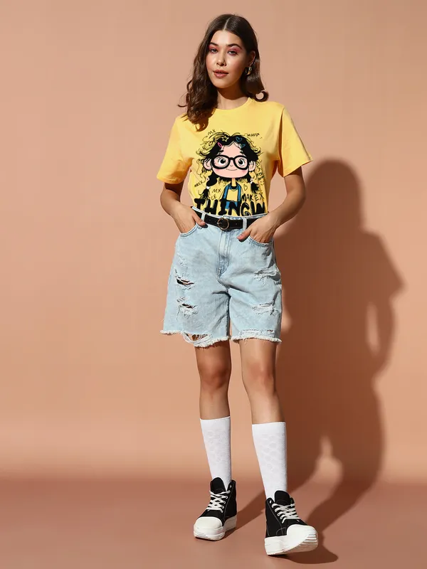 Women's_Yellow_Oversized_Fit_Cartoon_Graphic_T-Shirt_with_Cute_Girl_Print
