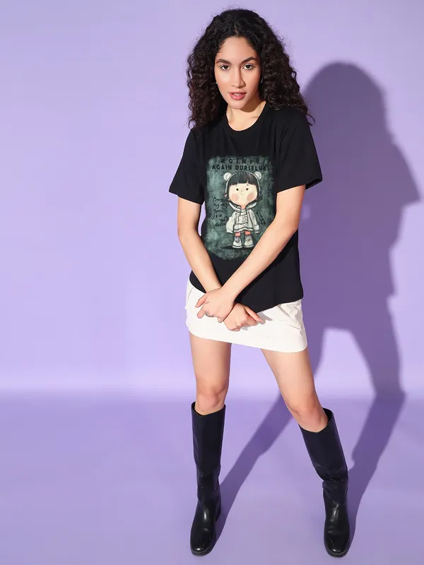 Women's_Loose_Fit_Half_Sleeve_Tshirt_with_tomboy_girl_graphic_print_at_front
