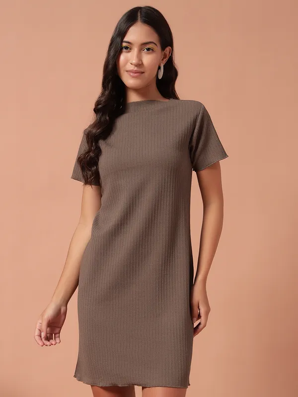 T-Shirt_Brown_Dress