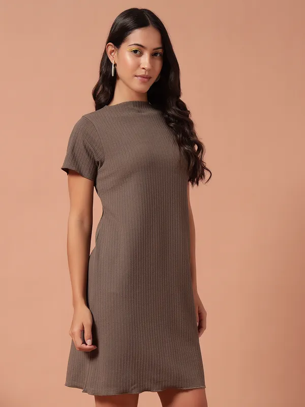 T-Shirt_Brown_Dress