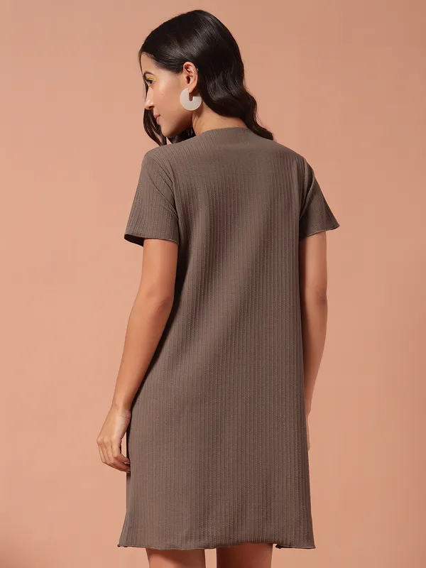 T-Shirt_Brown_Dress