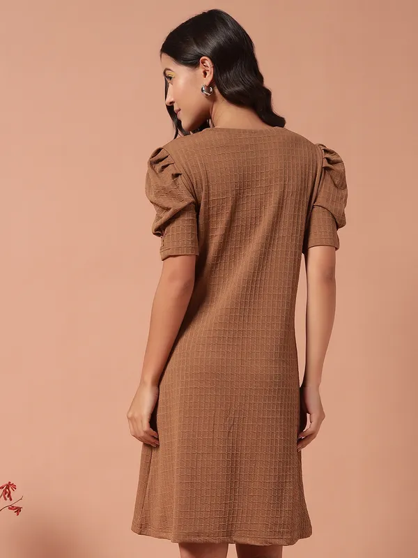T_Shirt_Brown_Dress