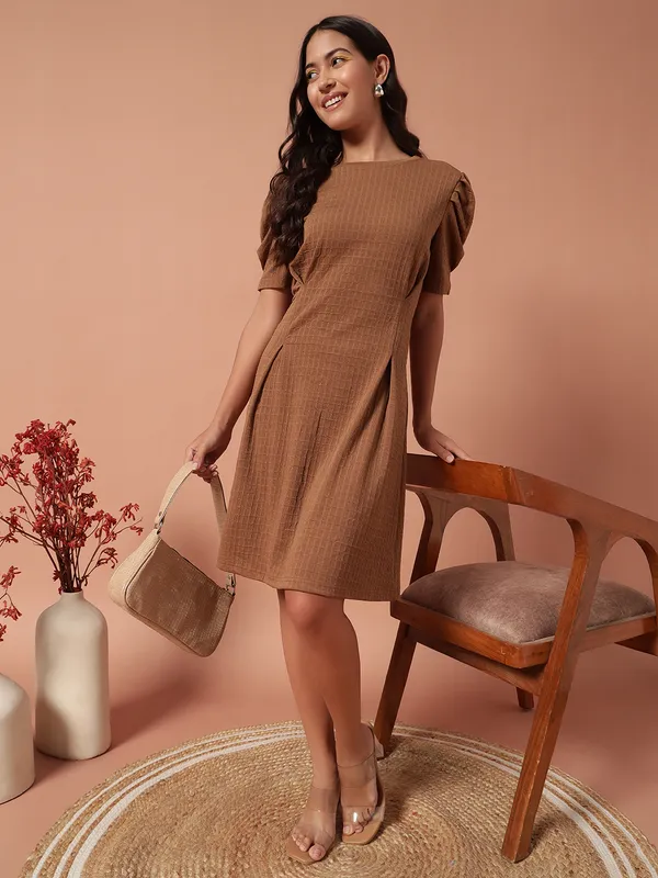 T_Shirt_Brown_Dress