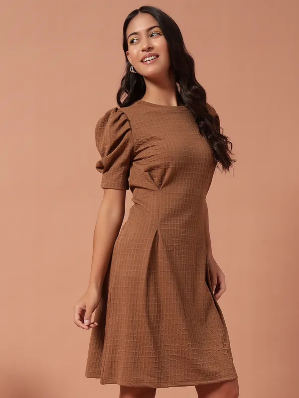 T_Shirt_Brown_Dress