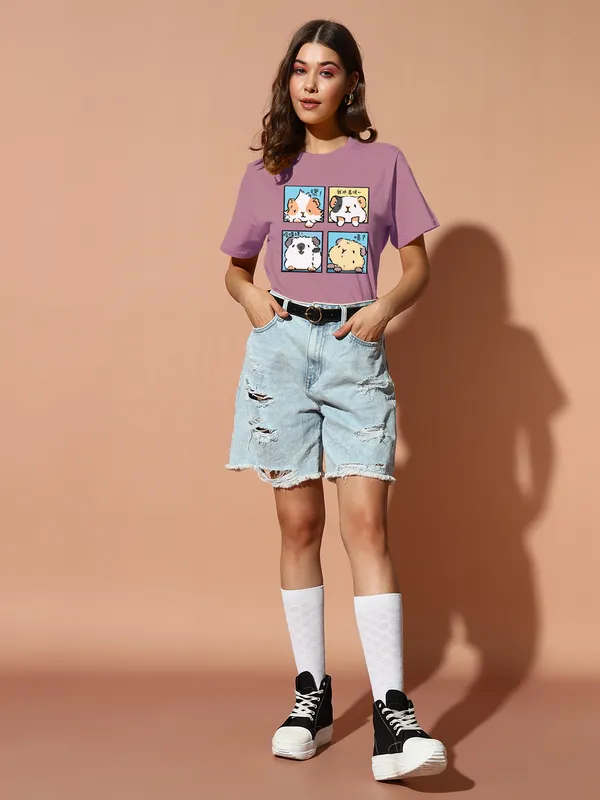 women's_loose_fit_half_sleeve_tshirt_with_graphic_print_at_front