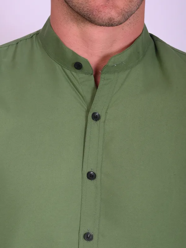 Olive_Trendy_Design_Mandarin_Collar_Cotton_Blend_Solid_Shirt_For_Men