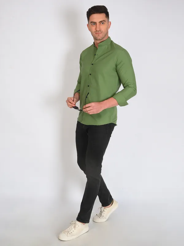 Olive_Trendy_Design_Mandarin_Collar_Cotton_Blend_Solid_Shirt_For_Men