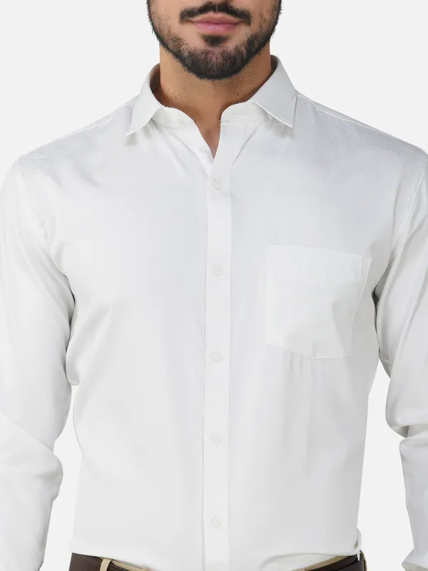 White_Trendy_Design_Plain_Shirt_For_Men