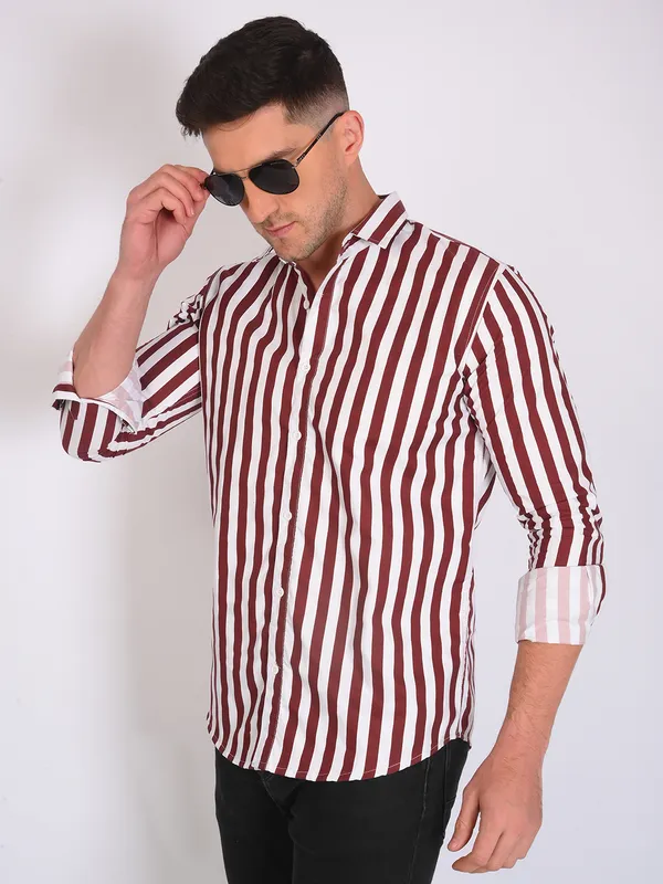 Maroon_Trendy_Design_Cotton_Casual_Stripe_Printed_Slim_Fitting_Cotton_Blend_Shirts_For_Men