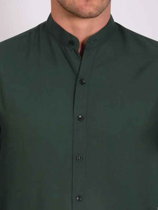 Bottle_Green_Trendy_Design_Mandarin_Collar_Cotton_Blend_Solid_Shirt_For_Men