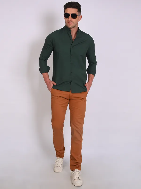 Bottle_Green_Trendy_Design_Mandarin_Collar_Cotton_Blend_Solid_Shirt_For_Men