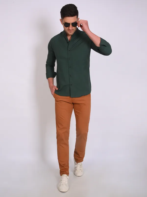 Bottle_Green_Trendy_Design_Mandarin_Collar_Cotton_Blend_Solid_Shirt_For_Men