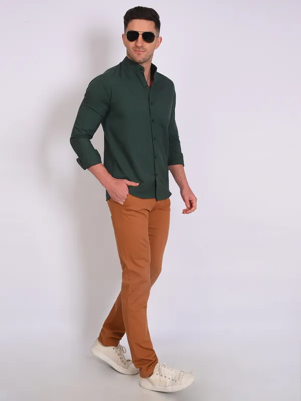 Bottle_Green_Trendy_Design_Mandarin_Collar_Cotton_Blend_Solid_Shirt_For_Men