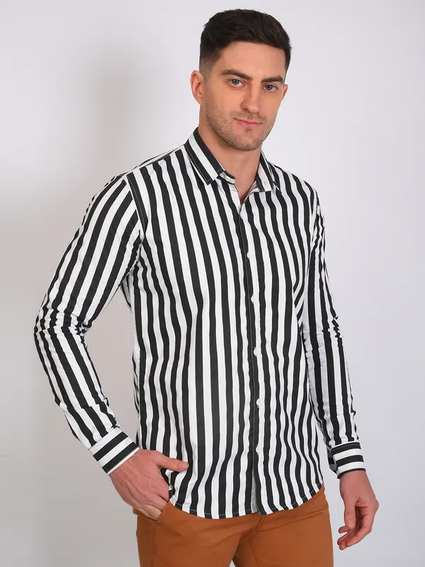 Black_Trendy_Design_Cotton_Casual_Stripe_Printed_Slim_Fitting_Cotton_Blend_Shirts_For_Men