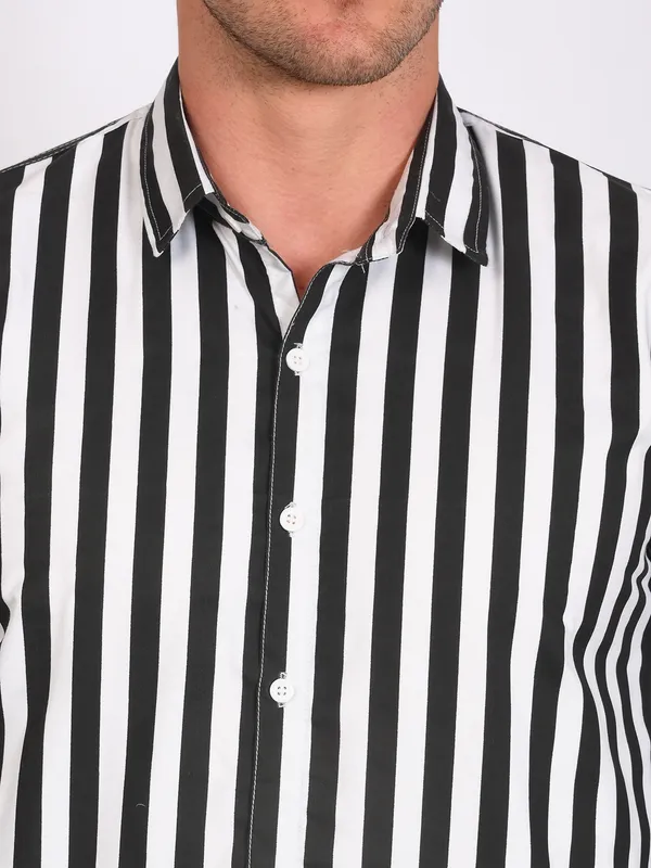 Black_Trendy_Design_Cotton_Casual_Stripe_Printed_Slim_Fitting_Cotton_Blend_Shirts_For_Men