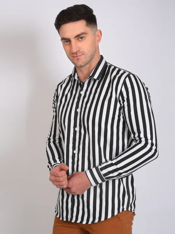 Black_Trendy_Design_Cotton_Casual_Stripe_Printed_Slim_Fitting_Cotton_Blend_Shirts_For_Men