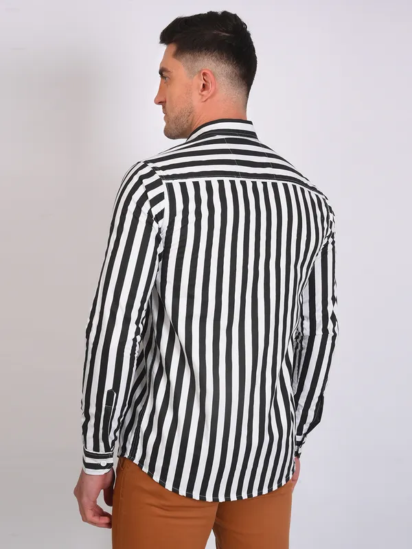 Black_Trendy_Design_Cotton_Casual_Stripe_Printed_Slim_Fitting_Cotton_Blend_Shirts_For_Men
