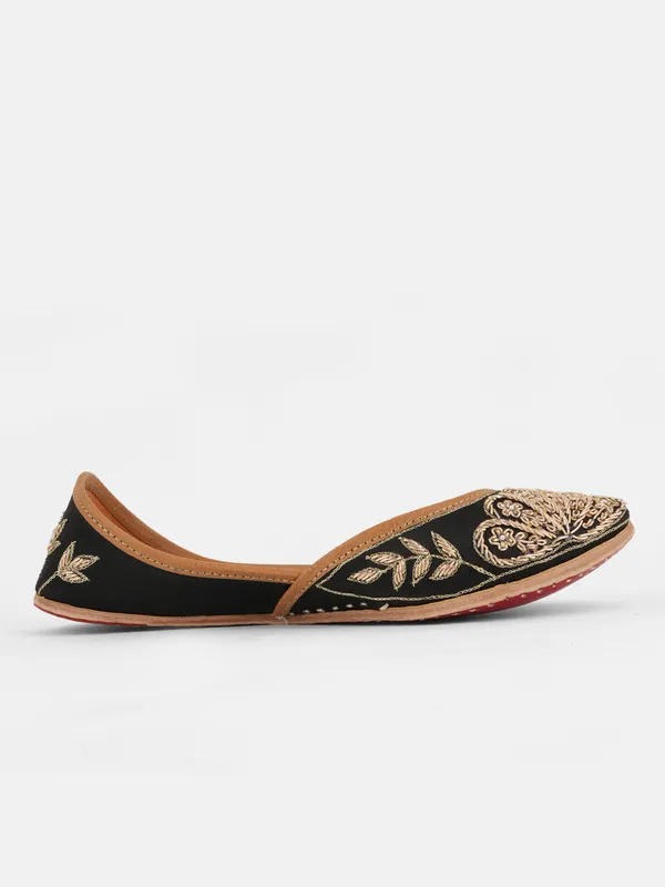 Black_Leather_Handcrafted_Jutti_For_Women