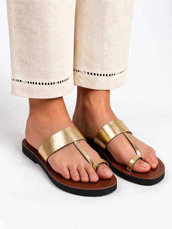 Aurelia_Gold_–_Premium_Handmade_Gold_Chappal