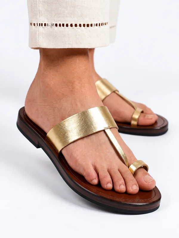 Aurelia_Gold_–_Premium_Handmade_Gold_Chappal