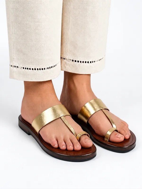 Aurelia_Gold_–_Premium_Handmade_Gold_Chappal