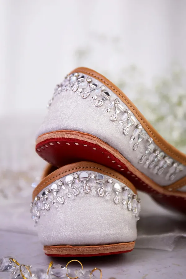 Handmade_Aynat_Elegant_Juttis_–_Silver_Mirror_Work_&_Zardozi_Embroidery