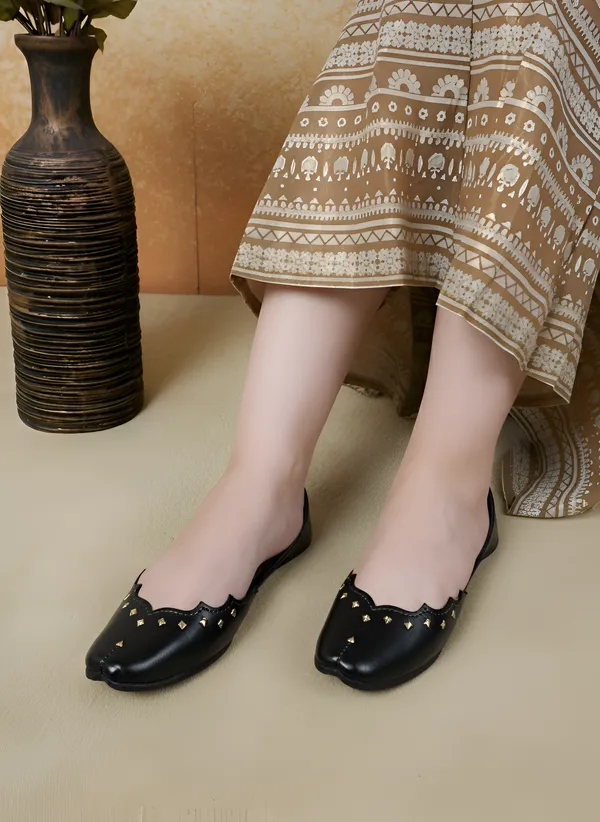 Handmade_Dome_Cut_Black_Jutti_For_Women's
