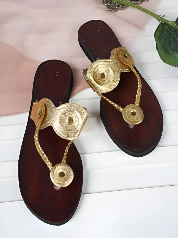 Handmade_Golden_Tikli_Kolhapuri