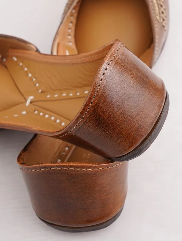 Boho_Women_Tan_Brown_Leather_Embroidered_Juttis