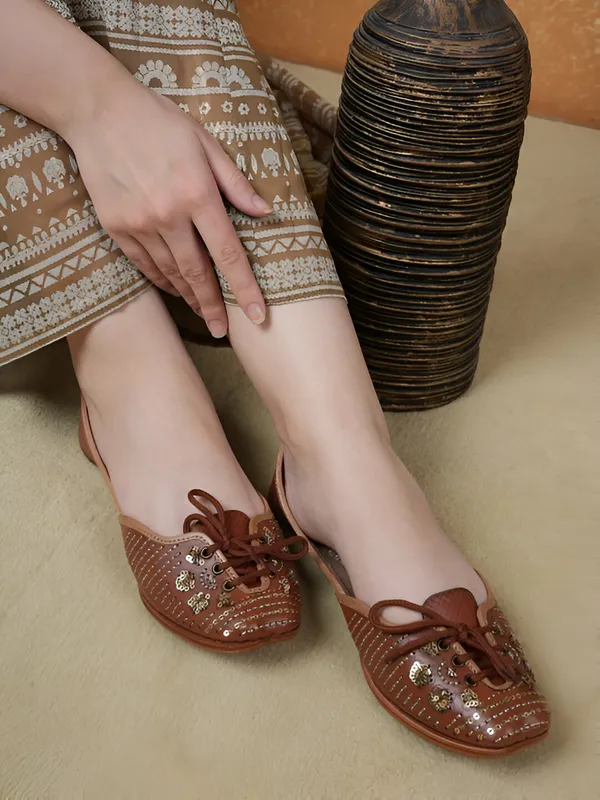 Handmade_LaceUp_Shoe_Jutti_For_Women's