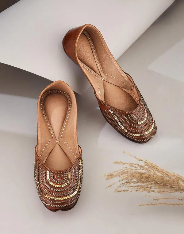Handmade_Celestial_Embellishment_Jutti_–_Handcrafted_by_UrbanicIndia