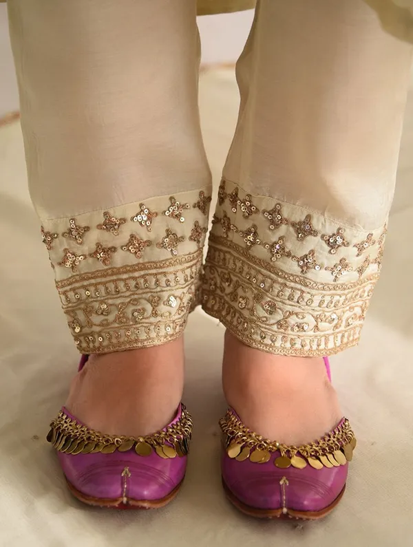 Handmade_Megenta_Gold_Coin_Payal_Jutti_For_Women