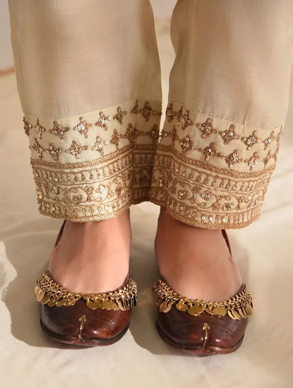 Handmade_Gold_Coin_Brown_Jutti