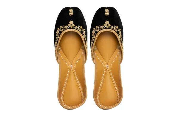 Gold_Zardozi_Velvet_(Handmade_Jutti)