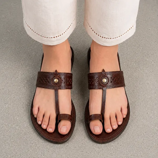 Hand-Embossed_Traditional_Kolhapuri_Leather_Chappals