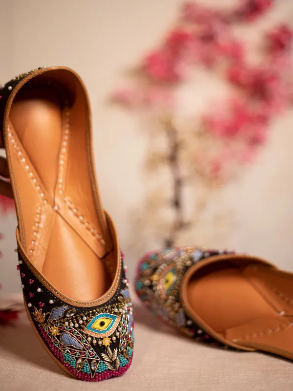 Handmade_Evil_Eye_Mojari_–_Ethnic_Urbanicindia_Punjabi_Jutti