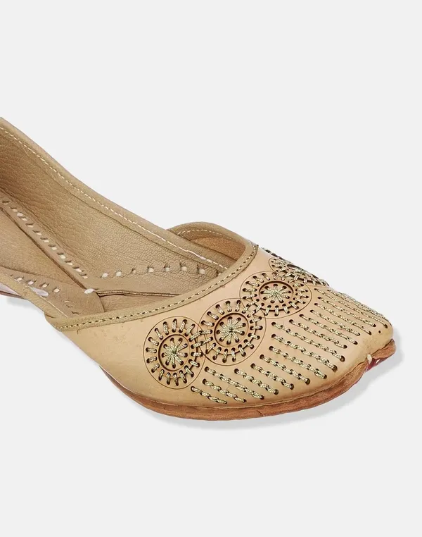 Handmade_Nude_Leather_Jutti_Urbanicindia