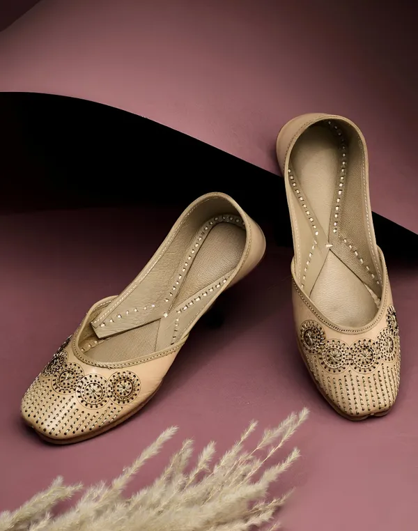 Handmade_Nude_Leather_Jutti_Urbanicindia