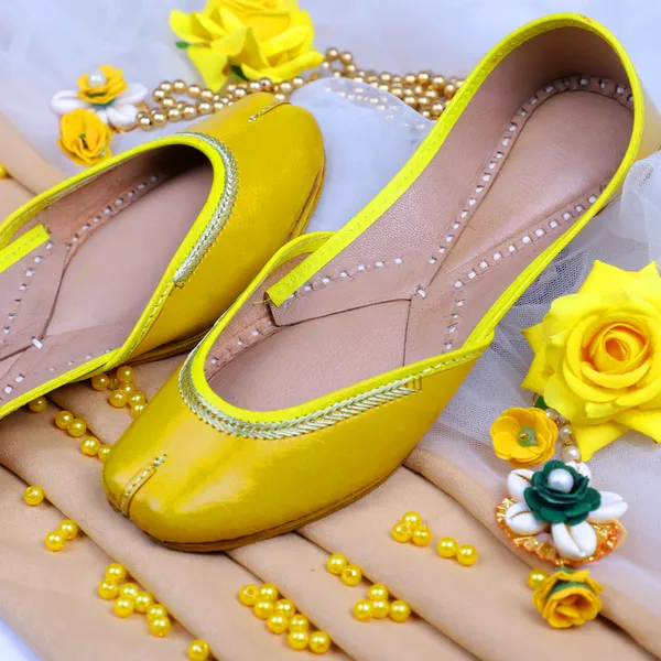 Handmade_Classic_Yellow_Kanthi_Handcrafted__Jutti_For_Women