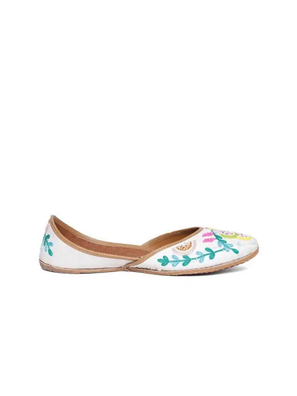Handmade_Lemon_Mojari_–_Women’s_White_Embellished_Leather_Ethnic_Mojari_Flats