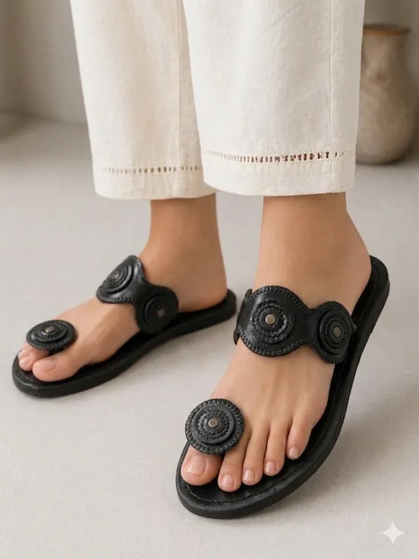 Mandala_Muses_Kolhapuri_–_Handcrafted_Ethnic_Footwear_by_Ethnicindia*UrbanicIndia