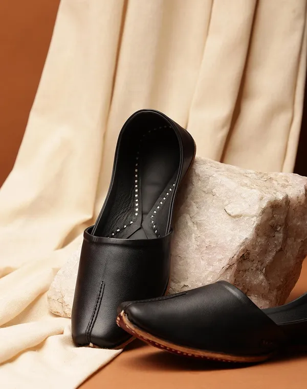 Urbanic India Royal Black Leather Premium Jutti For Men Price in
