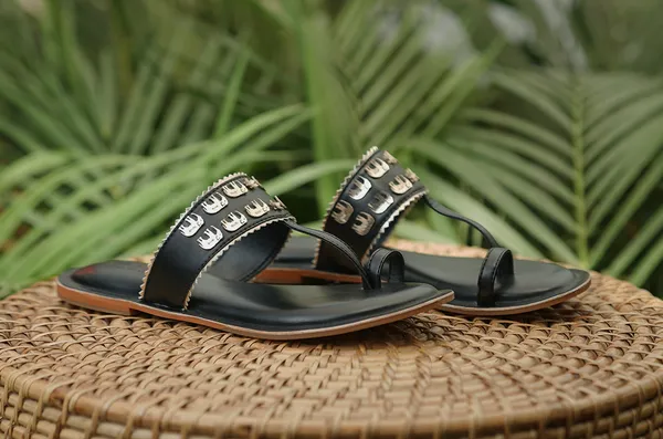 Handmade_Black_Elephanta_Kolhapuri