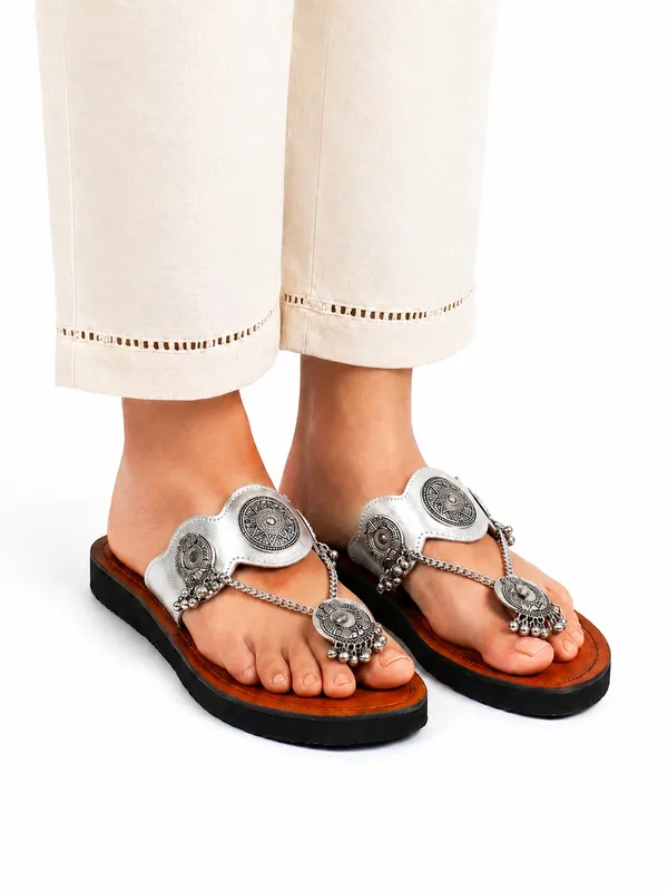 Silver_Leather_Oxidized_Jewel_Embellished_Kolhapuri_For_Women