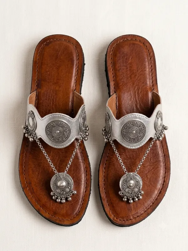 Silver_Leather_Oxidized_Jewel_Embellished_Kolhapuri_For_Women