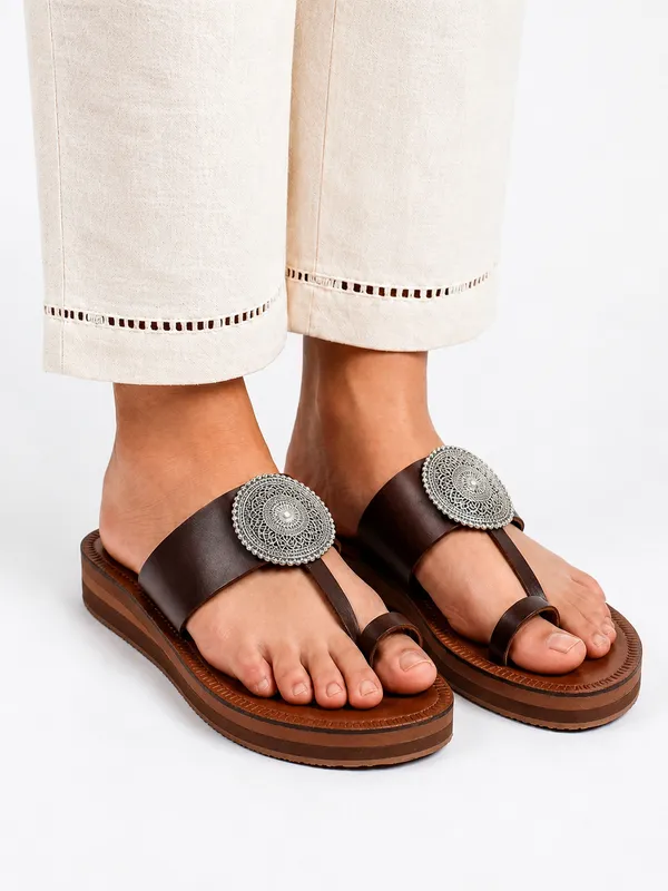 Brown_Leather_Handcrafted_Silver_Ornamented_Kolhapuri_For_Women