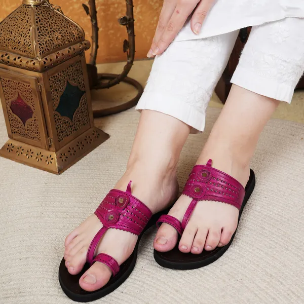 Handmade_Pink_Leather_Handicrafted__Flat_Sandal_For_Women