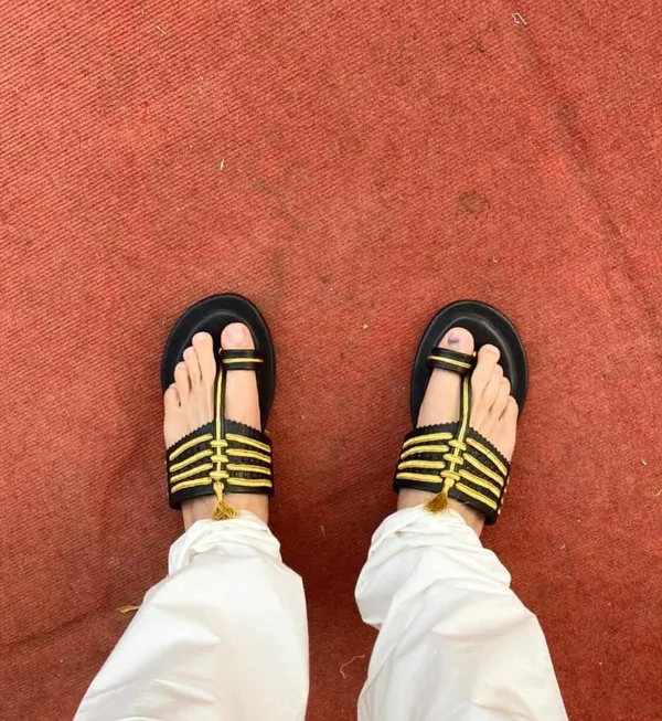 The_Thalapathy_Edition_–_Handcrafted_Black_Kolhapuri_Chappal