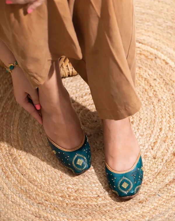 Handmade_Urbanic-Irani_Jutti_For_Women's